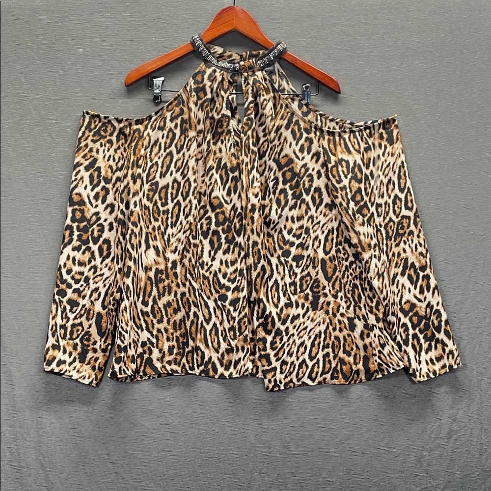 Bold Elements Chic Leopard Print‎ Off-Shoulder Blouse